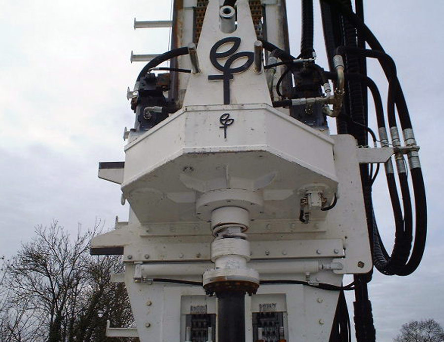 Sondeuse autonome hydraulique sur chenilles caoutchouc - Moteur Perkins, Châssis 2,45m, Force de traction 38 000 kg, Diesel 300 cv_2