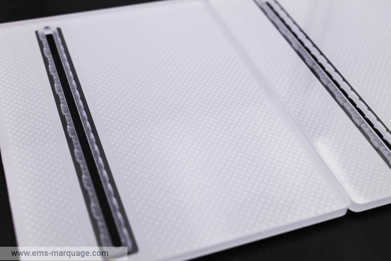 Impression sérigraphie - EMS Espace Marquage - marquage et usinage sur faces avant en plastique_2