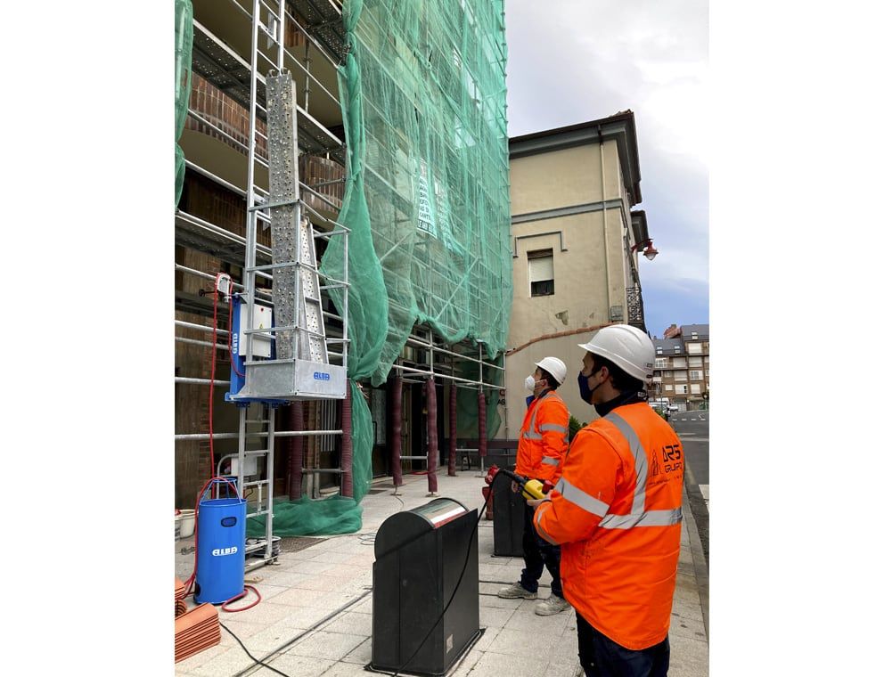 Monte-matériaux pour échafaudage tubulaire, jusqu'à 250kg - MC 250_2