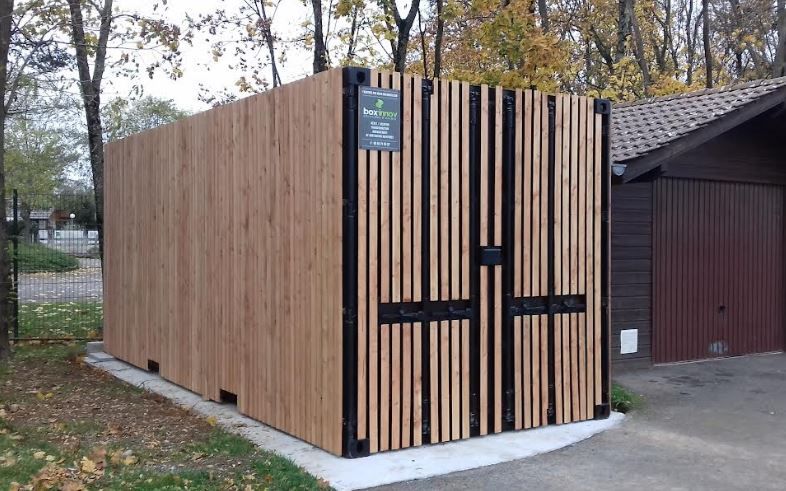 Studio compact avec container maritime transformé