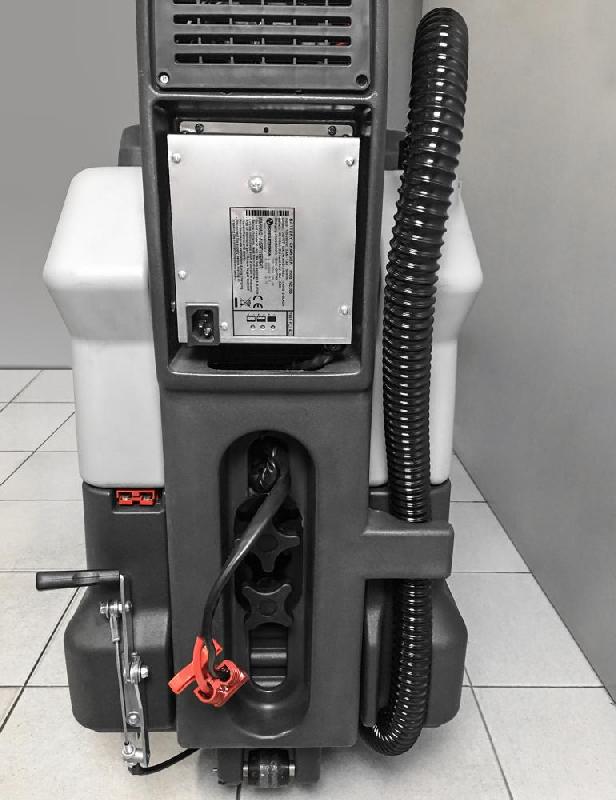 Laveuse accompagnée Leonis B - compacte, polyvalente et équipée pour espaces restreints_2