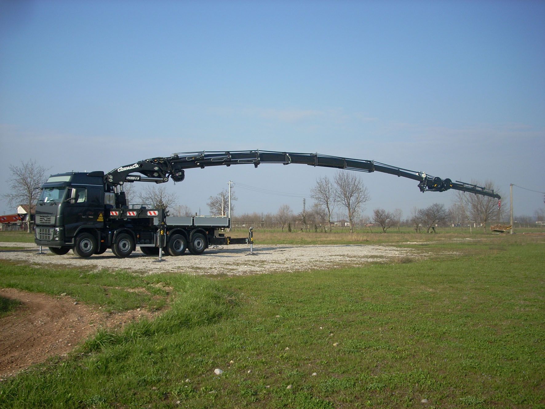 Série 135000 E ASC PLUS - E9F183 - Grue auxiliaire Cormach - Pression 310 bar - Moment statique max 136300 daN/m_2