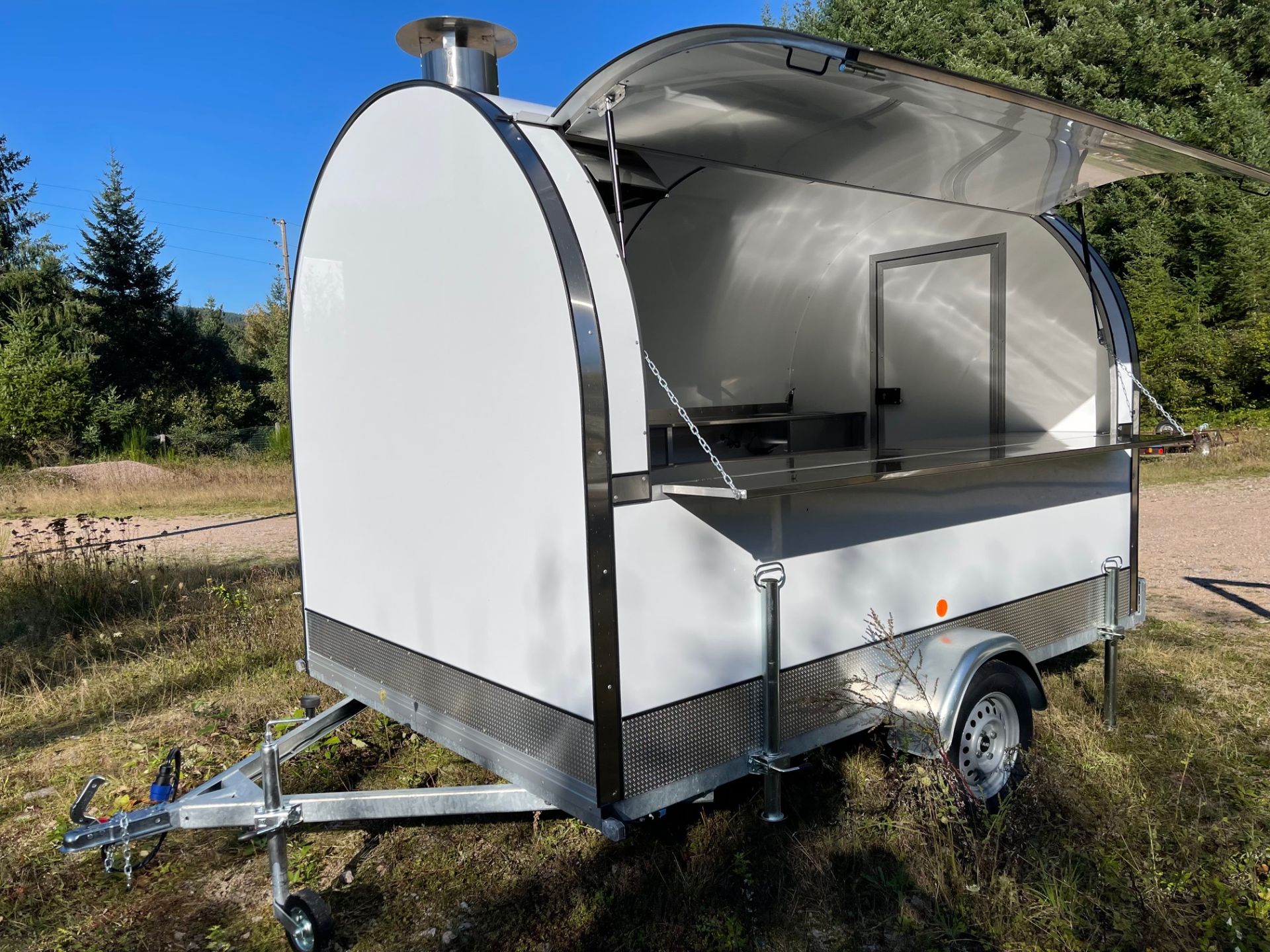 Remorque food-truck  pré équipée idéale  pour commerce ambulant mobile, sandwicherie, street food - Modèle LARGE 170/300XL_0