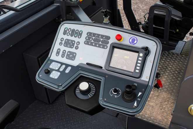 BMF 2500 M - Alimentateur pour finisseurs avec convoyeur moyen et sortie élevée - Pavage de chemin - Stage IV_2