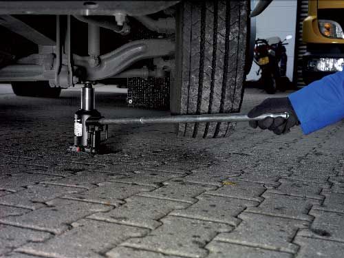 Crics avec valve de sécurité intégrée contre les surcharges