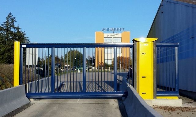 Portail coulissant autoportant aluminium ulmalu 800 classic 35 / motorisé_3