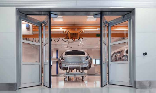 Porte pliante industrielle EFA-SFT - semi-vitrée en métal avec entraînement pneumatique robuste_0