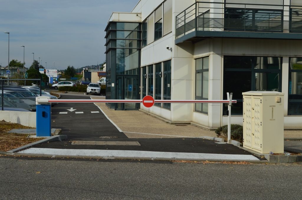 Barrière levante automatique avec lisse latérale jusqu'à 4 m - LBA 4_2