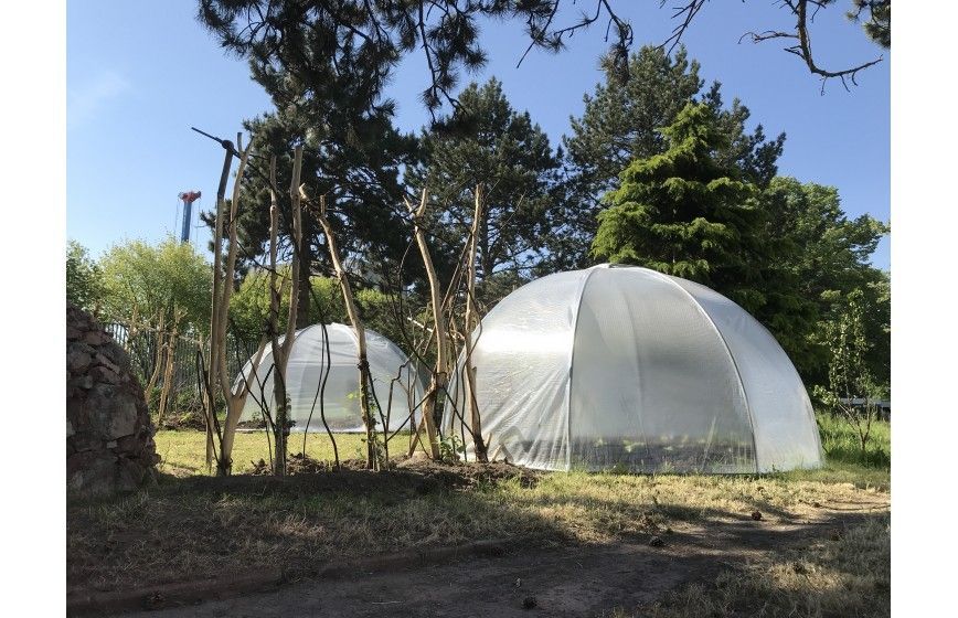 Serre de jardin octogonale pour  un espace de culture différent (10,43 m2) avec Ventilation par la pose d'un filet sur la porte- IGLOO avec ou sans tablette_3