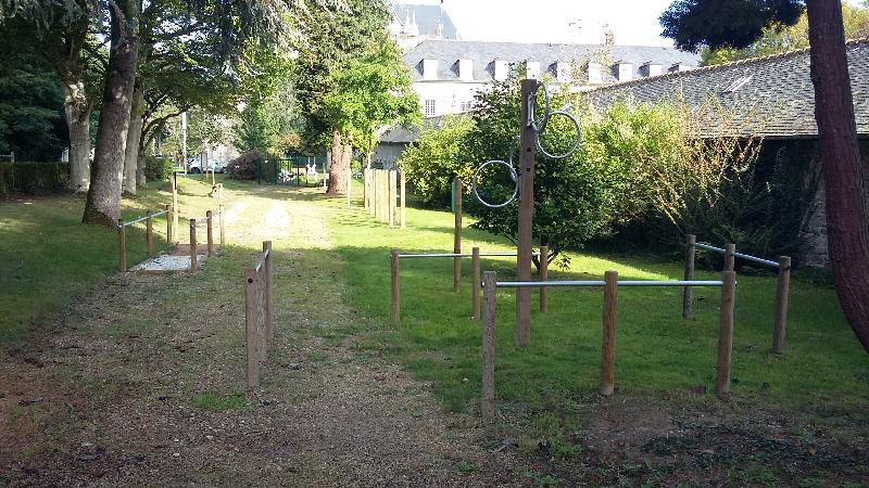 Lancer de ballons - Équipements de Maintien à l'Éveil - Inox et Pin - 280 cm de hauteur, 500 cm de longueur, 400 cm de largeur_2