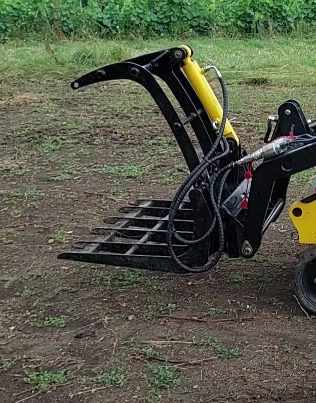 Niveleur pour accessoires mini chargeuses