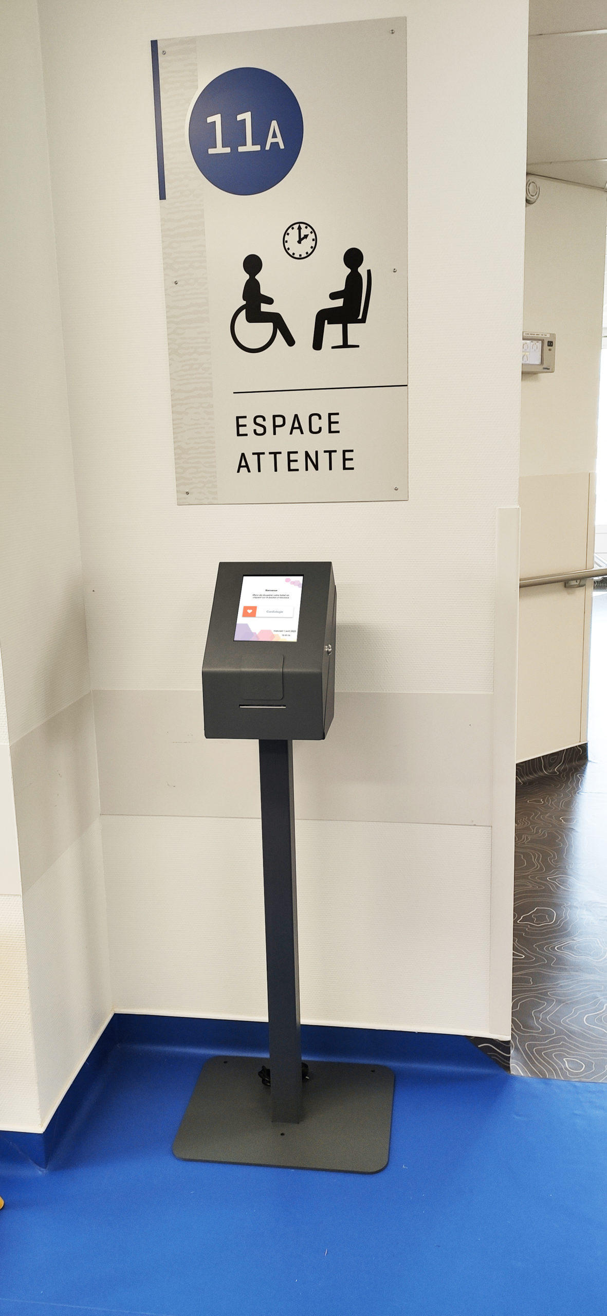 Borne de gestion file d'attente Flexhome 8 pouces, équipée d'une imprimante ticket._2