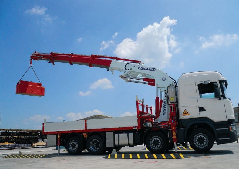 Grue auxiliaire Serie 75000 e hp - e9f133 - Cormach - pression 320 bar - capacité 5880 kg_0