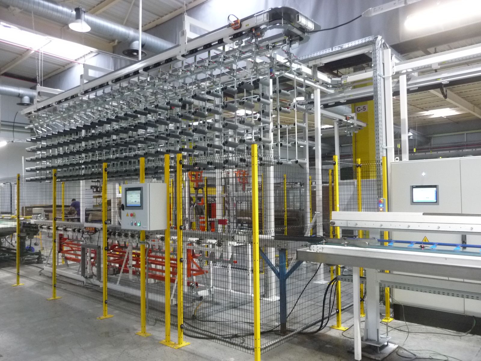 Convoyeur aérien birail à chaîne motorisé pour l?accumulation de charges - BOREAL_2