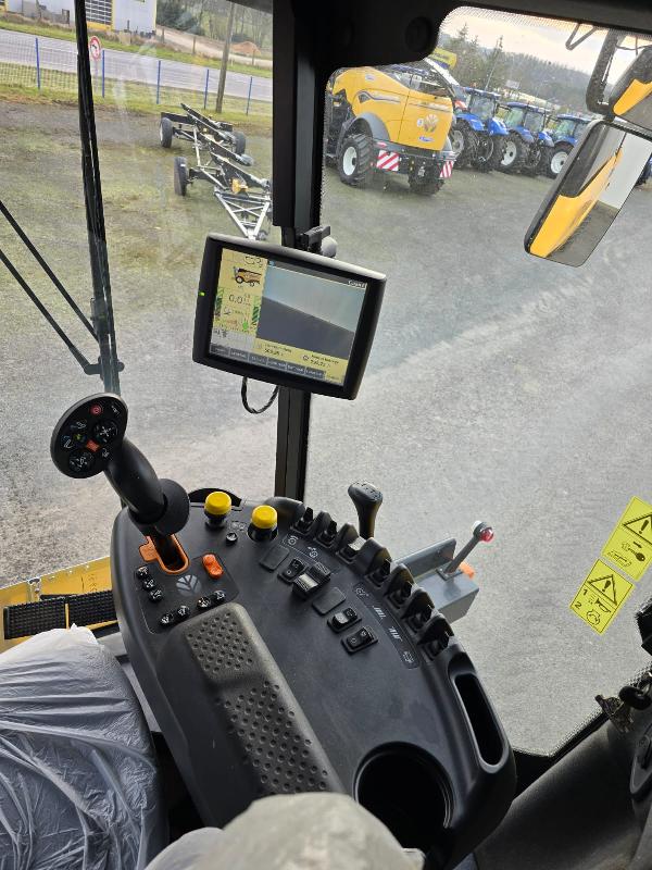 Moissonneuse-batteuse New Holland CH 7.70 Stage V_2