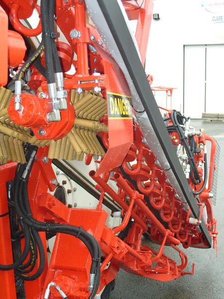 Récolteuse de carottes portée S3TCMR - Simon avec mise en remorque et triage pour 2 opérateurs_2