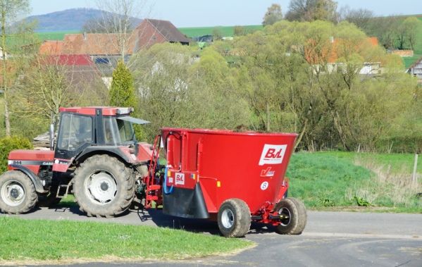 Mélangeuse agricole V-MIX Plus T 6,5-12 1S - BvL - Volume 6,5 à 12 m³ - Hauteur réduite à partir de 2,15 m_2
