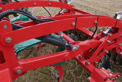 Outil agricole Kverneland Enduro Pro avec système de coupe complet