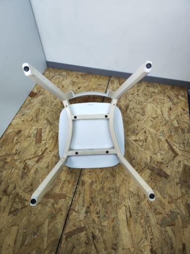 Chaise Cream Calligaris d'occasion - bois hêtre - assise et dossier résine blanc - recommandée pour cafés et restaurants_2