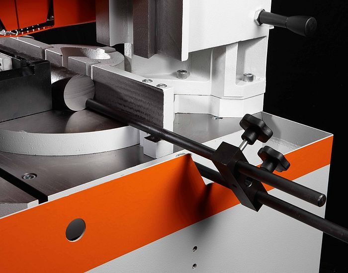 Tronçonneuse KASTO Radial M 7 avec étau à commande double pour sciage anti-bavures