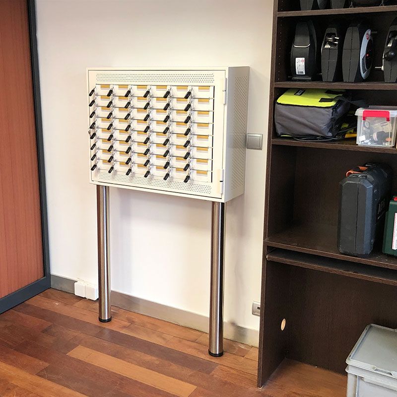 Armoire de recharge pour 48 smartphones avec alimentation centralisée