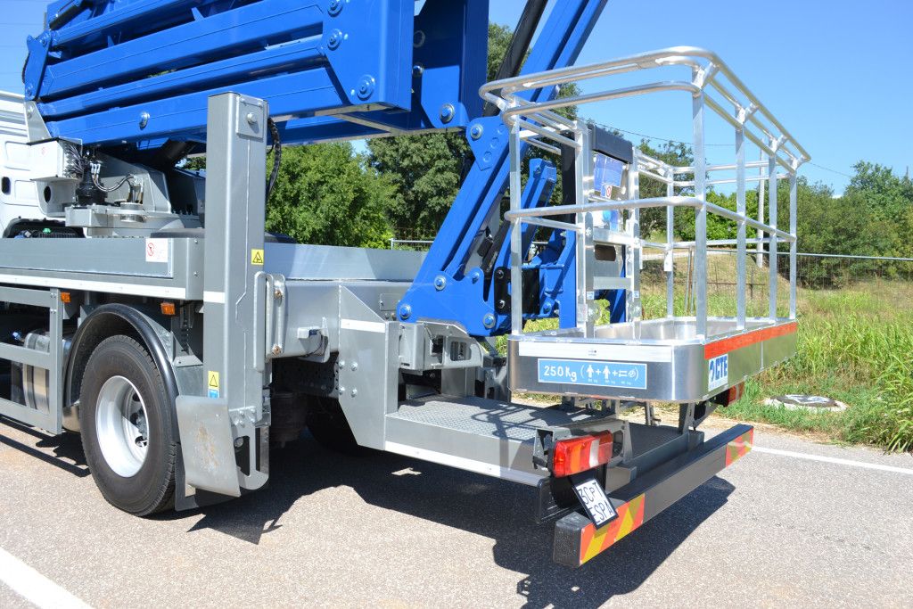 Zed 32 JHV camion nacelle - CTE - 31,6 m - Double pantographe, bras télescopiques et système S3 Smart Stability_2