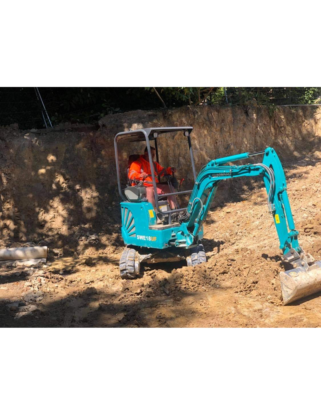 Mini-pelle à canopy à 4 montants - SUNWARD SWE 18UF - Compacte pour espaces exigus avec châssis sans déport arrière_2