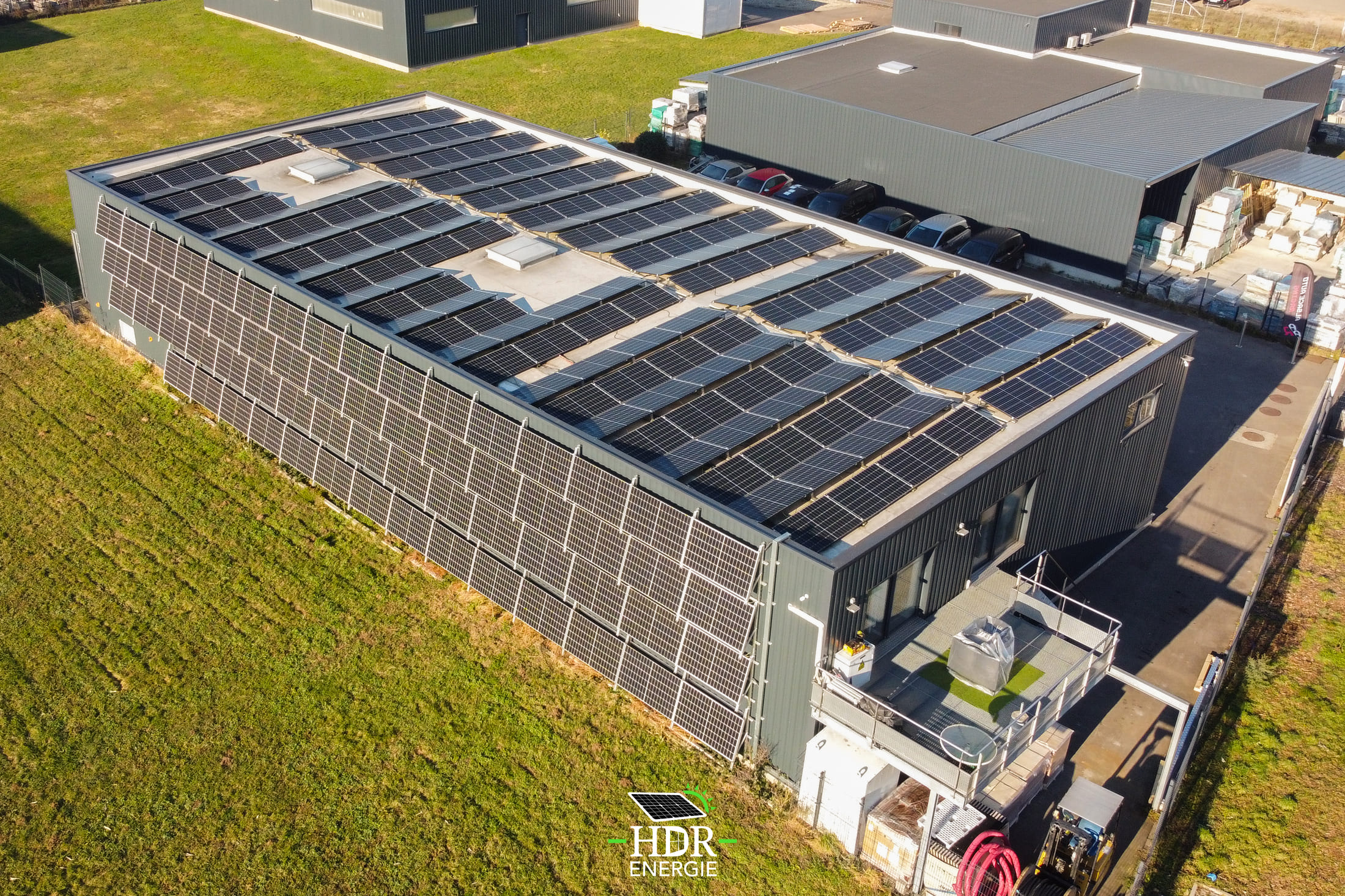 Panneaux solaires en façade pour Bâtiments : tertiaires et bureaux, commerciaux et  de collectivité_2