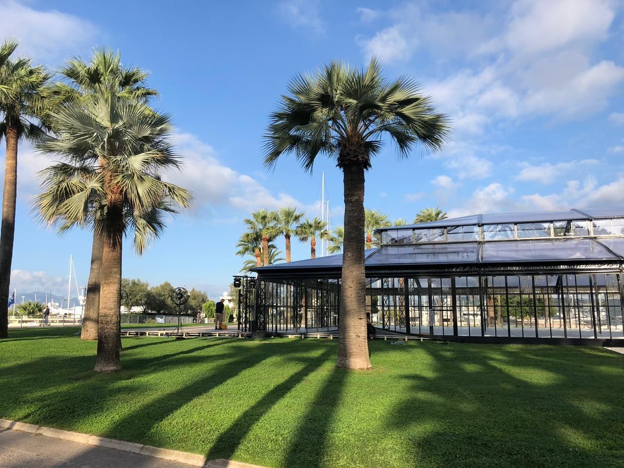 Construction modulaire orangerie / monobloc modulable / événementiel / structure en aluminium / porte / fenêtre_2