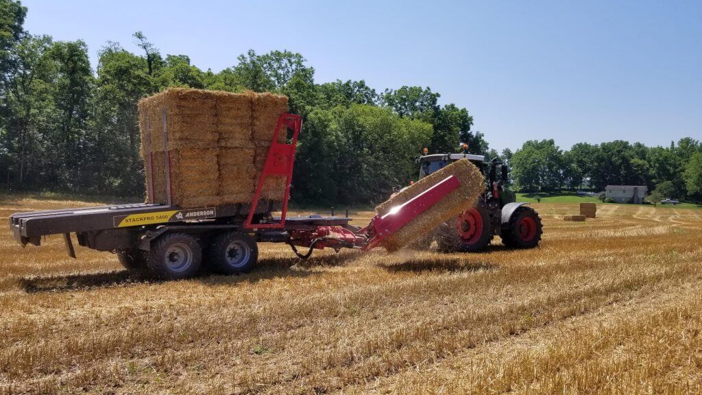 Stackpro5400 - autochargeuse à balles carrées Anderson - poids total 10 160 kg (22 400 lb) - bras de chargement automatique et écran tactile automatisé_2
