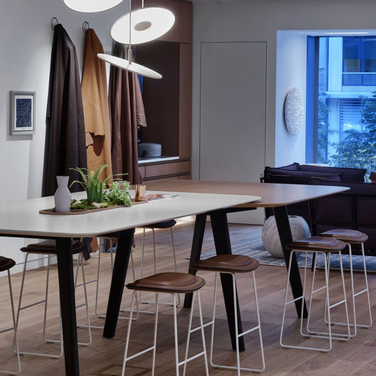 Table de réunion spacieuse et design pour environnements professionnels_2