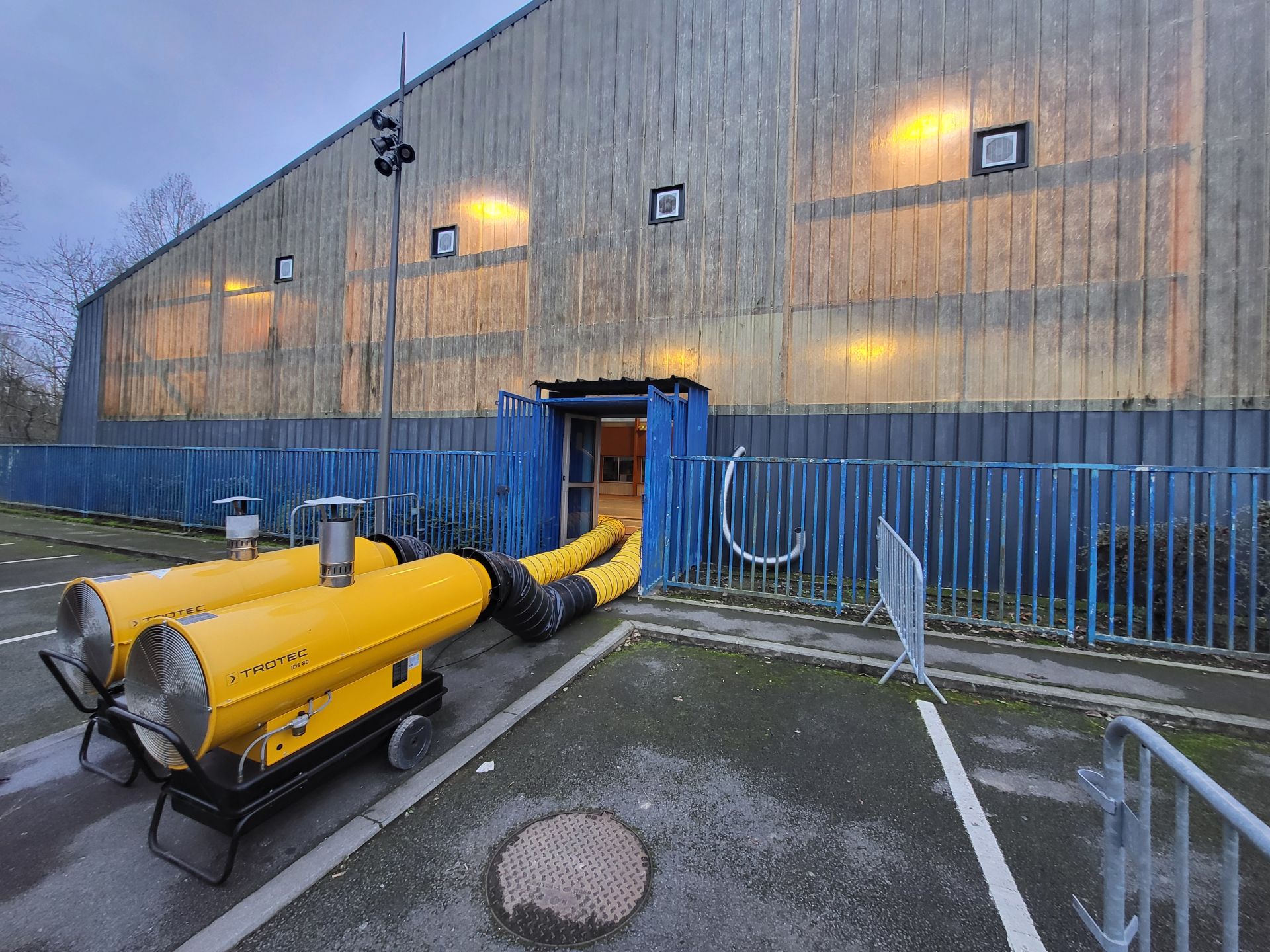 Canon à air chaud mobile au fioul - Chauffage pour chantier et industrie_2