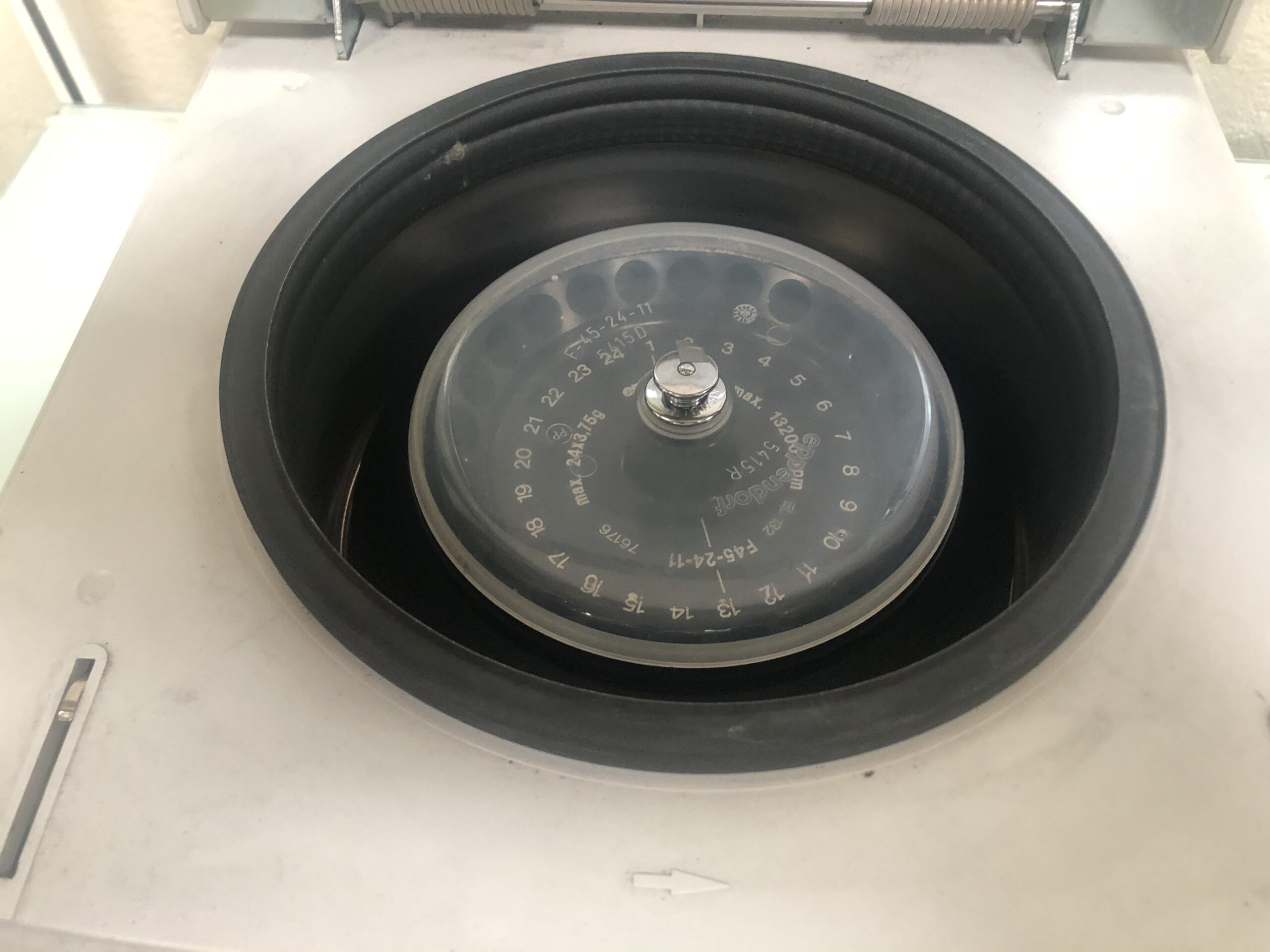 Centrifugeuse d'occasion pour laboratoire eppendorf 5415 r - p2206-1724_2