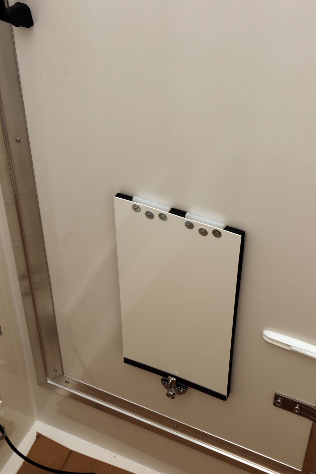 Unité de décontamination mobile compact et confortable pour les opérateurs en milieu pollué - Type 151_2