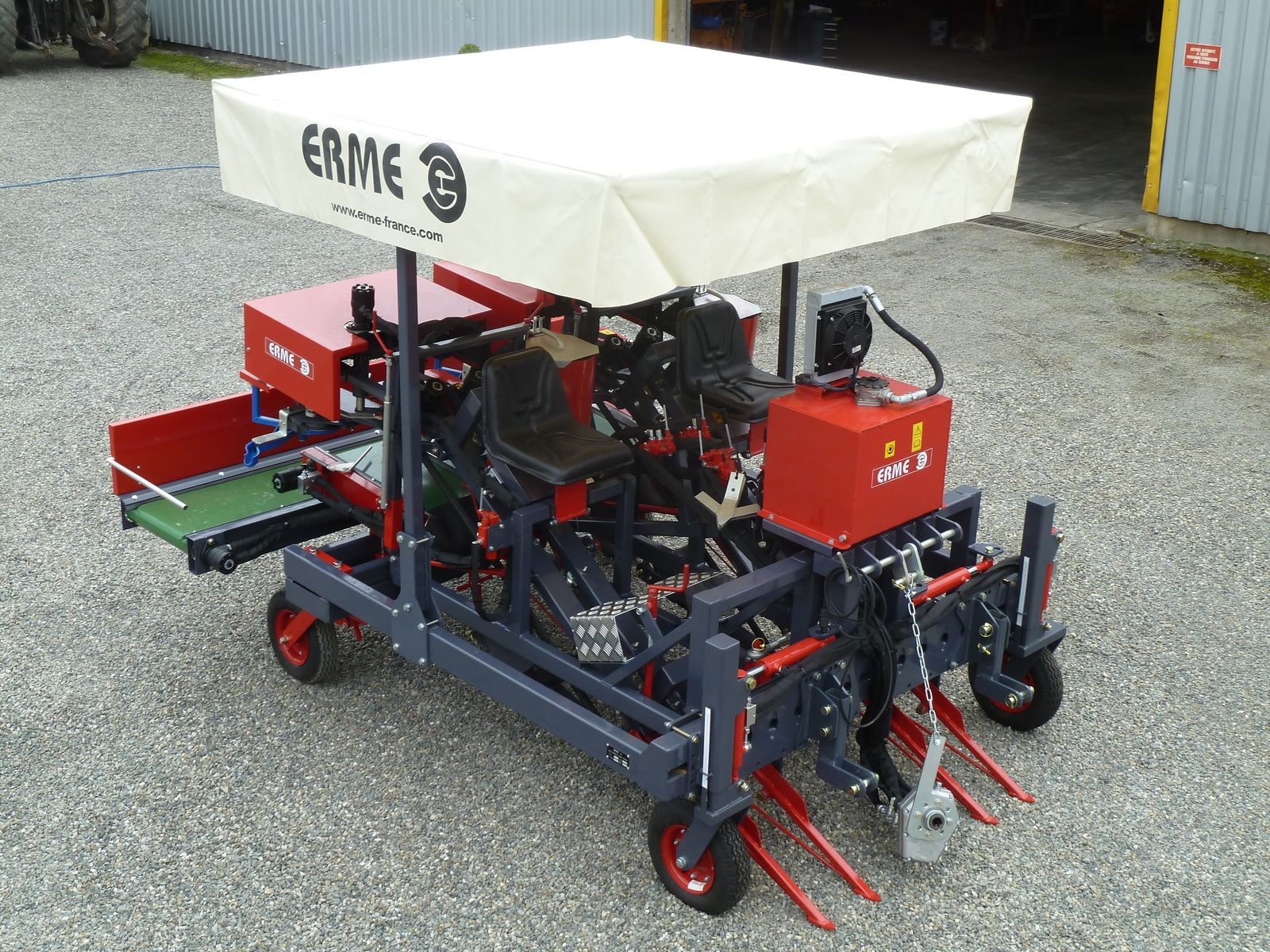 Récolteuse lieuse RL2 deux rangs - Erme - vitesse nominale 4 à 6 km/h - capacité 2 ha/8h - pour ail_2