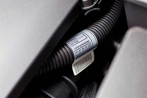 Étiquette industrielle résistante - idéale pour l'étiquetage automobile et environnements agressifs_2