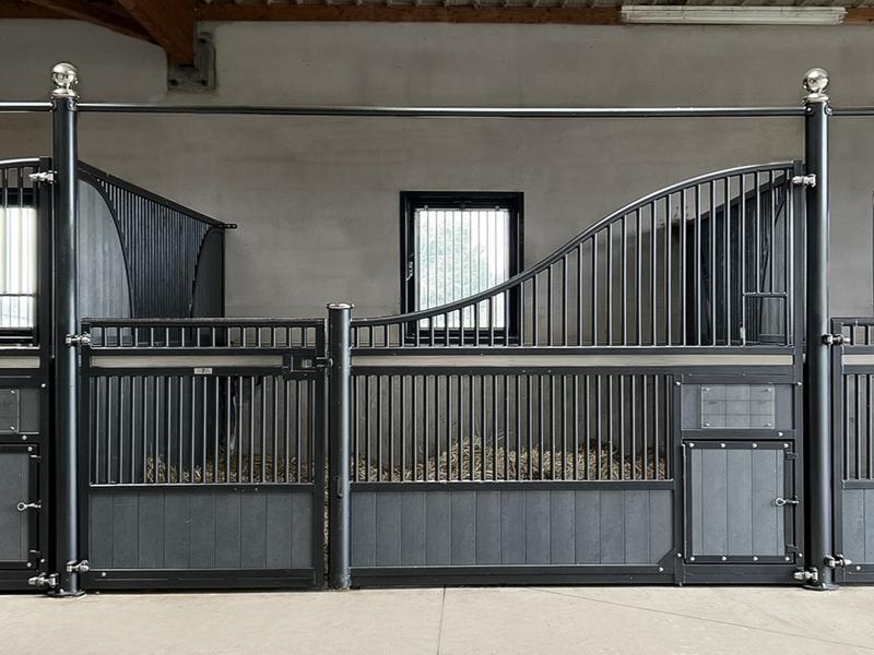 Façade Swing Wave - Façade de box pour chevaux avec ouverture totale pour curage mécanique - Gamme Wave_2