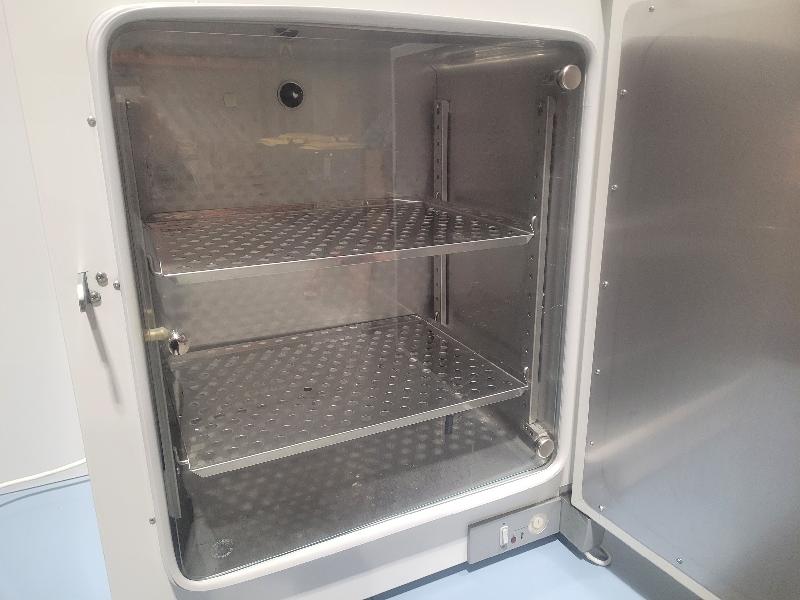 Incubateur / étuve HERAEUS B12 avec convection naturelle 70°C_2