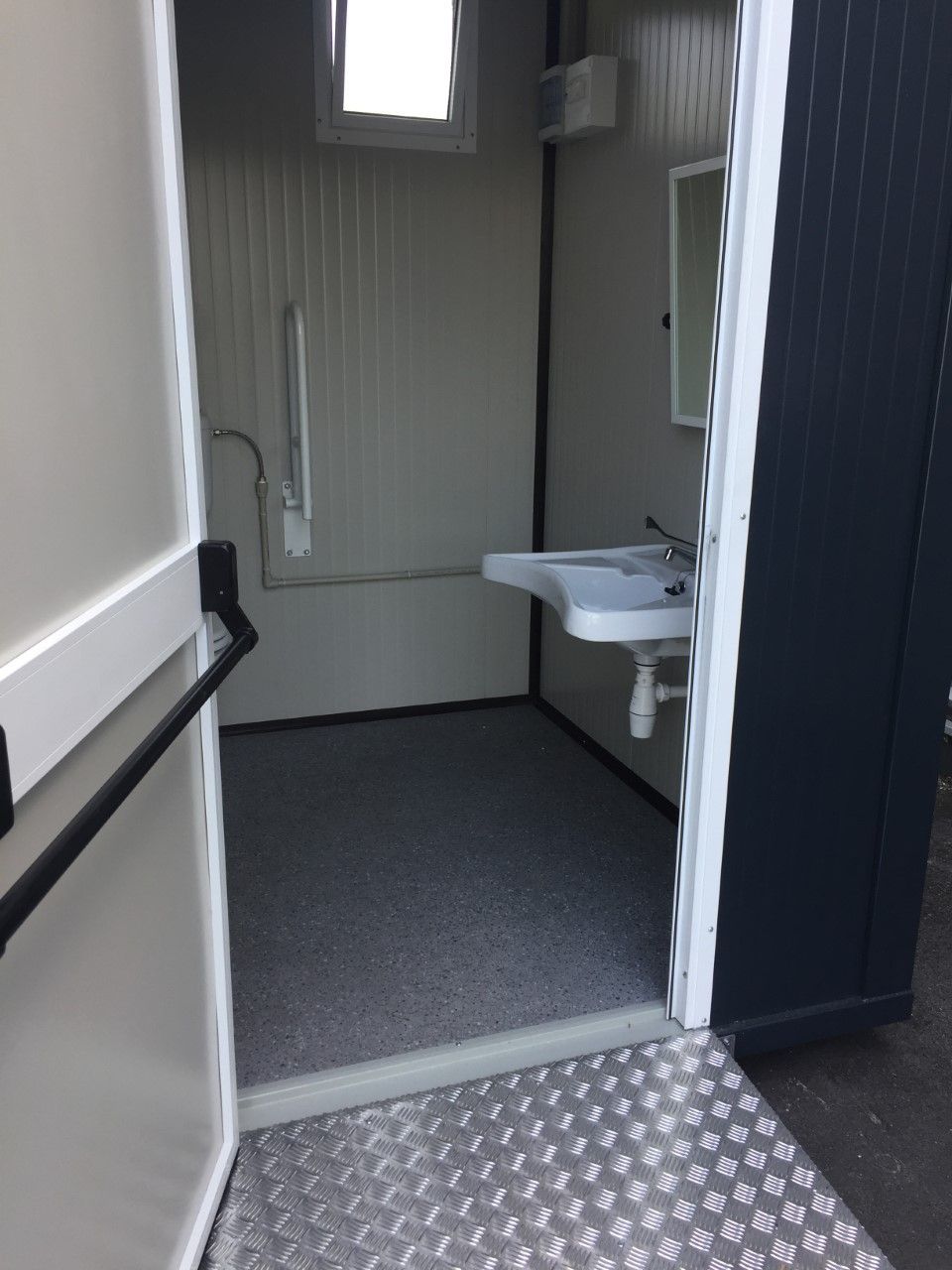Monobloc sanitaire WC PMR raccordable - 205cm x 205cm x 247cm - Structure acier galvanisé et équipements complets_2