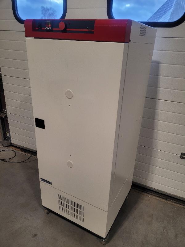 Incubateur réfrigéré pour laboratoire capacité 223 litres