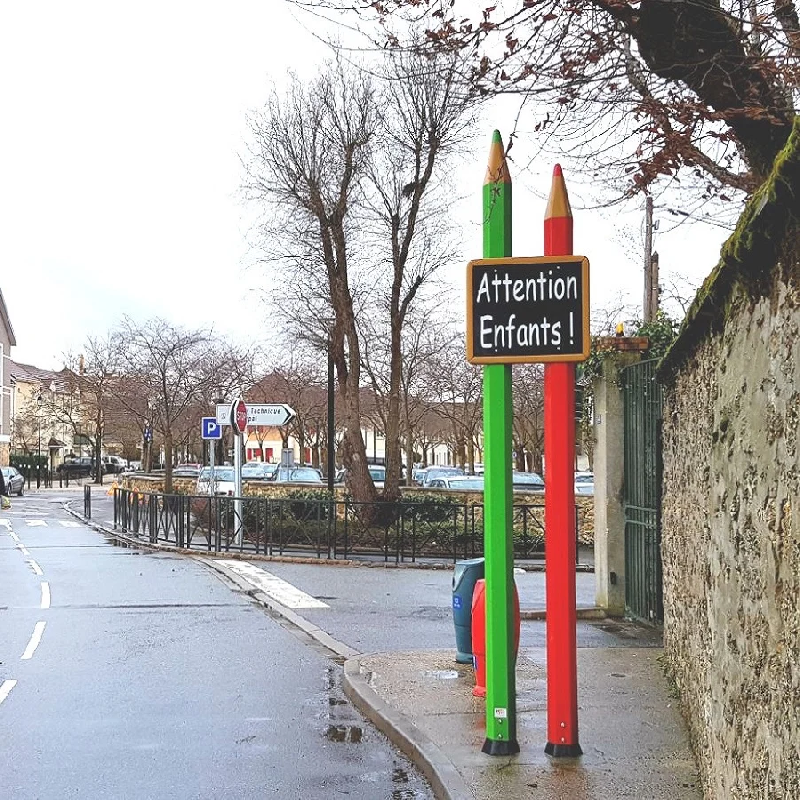 Totem ecole 2 crayons et ardoise_2