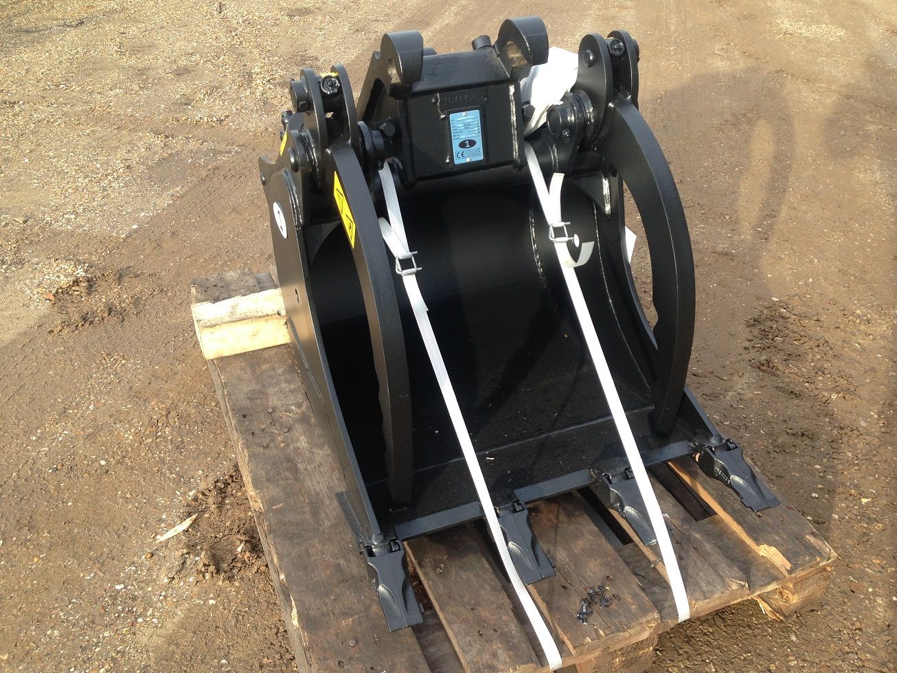Godet grappin renforcé pour engins de chantier
