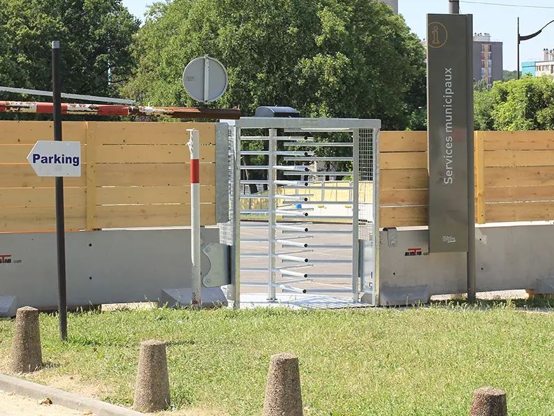 Tourniquet de contrôle d'accès ultra résistant avec une structure anti escalade - KLOSTAB_2