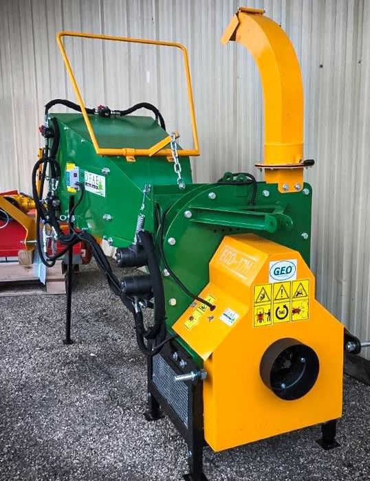 Équipement de broyage autonome pour tracteur avec prise de force