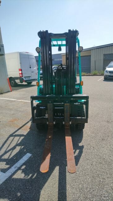 Chariot frontal diesel d'occasion Mitsubishi FD25N - 2.5 t - 2150 kg - Hauteur de levage 4700 mm - Année 2017_2