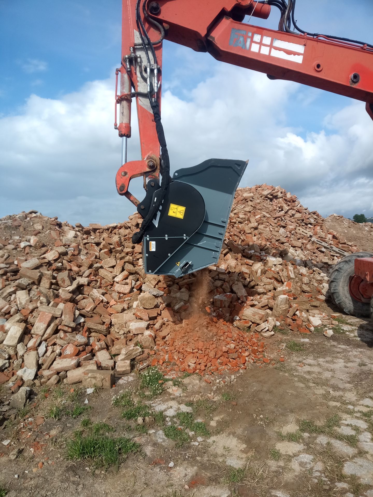 Godet concasseur CBF-L 120 - Pour petits travaux - Pour excavateurs 7-12T et minipelles 4-12T_2