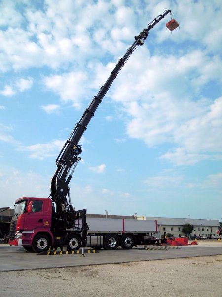 Grue auxiliaire Série 95000 E HP - E8F183 - Cormach - pression 330 bar - capacité 8040 kg - longueur de bras 24,83 mm_2