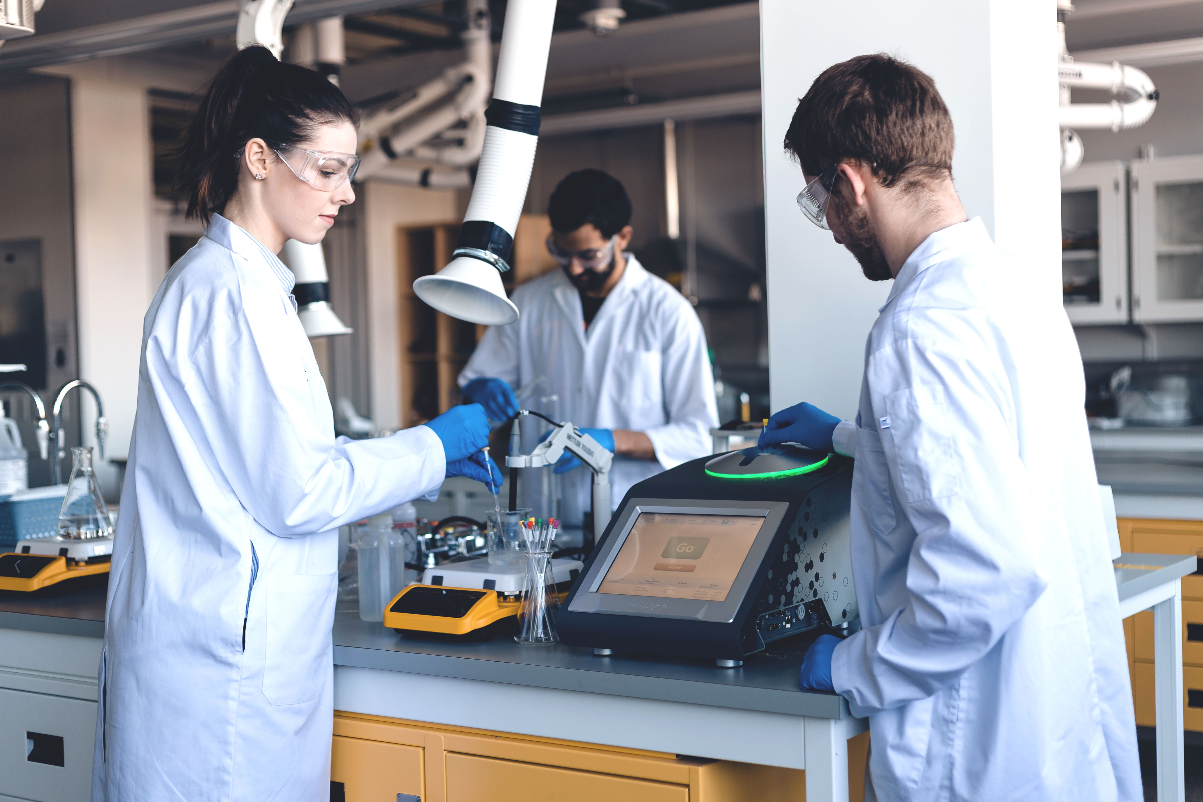 Spectromètre RMN compact NMReady-60PRO - bicanal 60 MHz avec écran tactile et haute performance_2