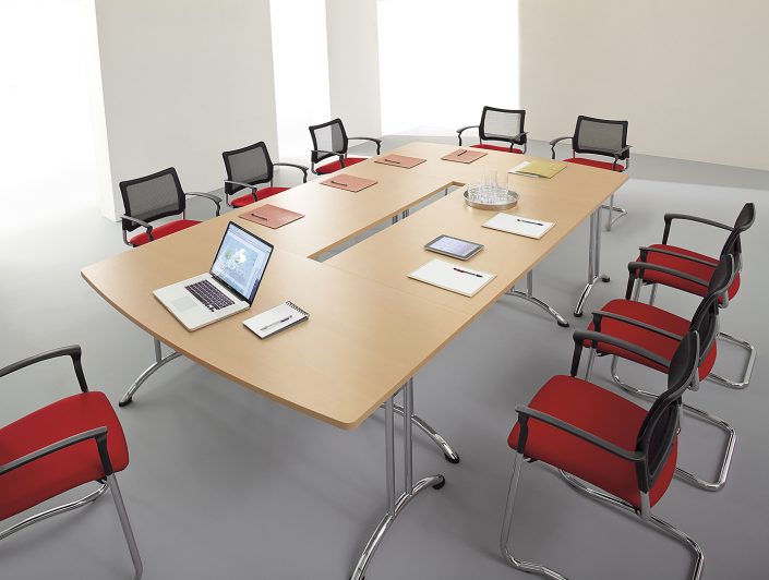 Table modulable et pliante, idéale pour les réunions, conférences ou séminaires, adaptée aussi bien aux PME qu'aux grandes entreprises_2