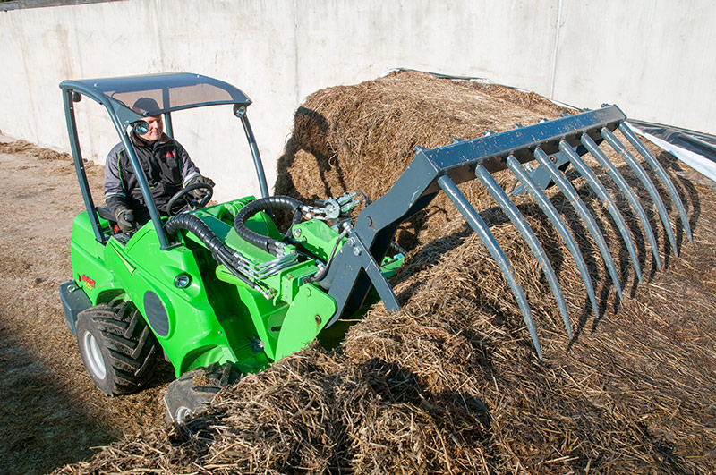 Mini-chargeuse Avant Tecno série 600 avec système hydraulique avancé